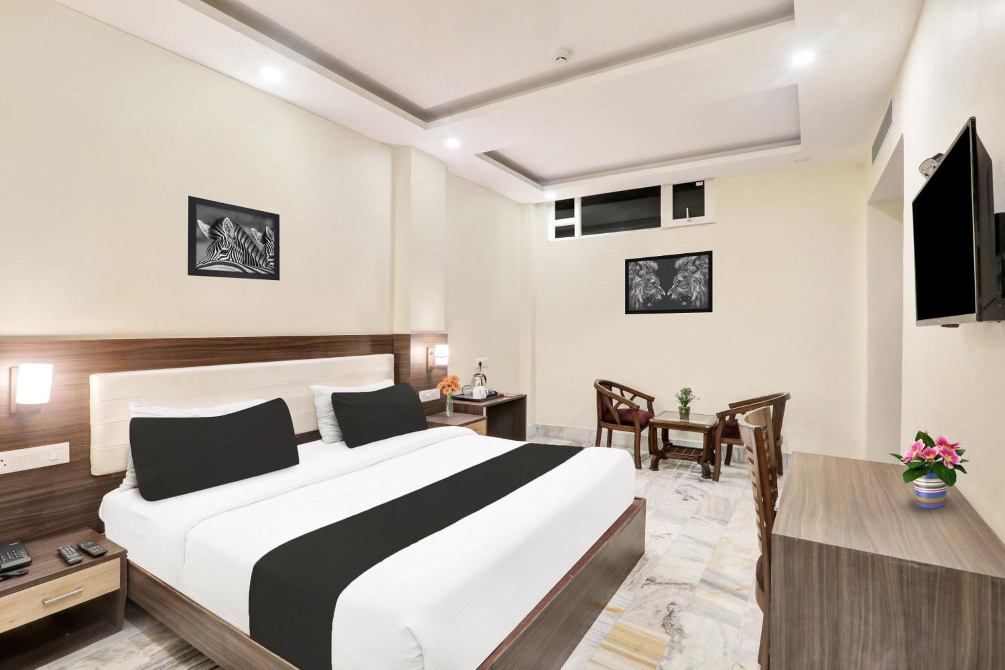 Super Townhouse Kankarbagh Formerly Kunwar Alcajars Патна Екстериор снимка
