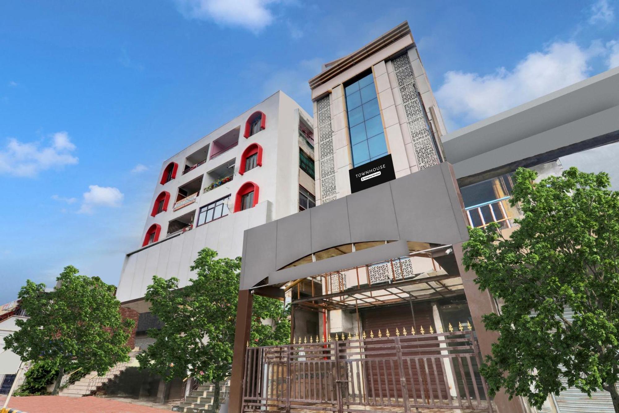 Super Townhouse Kankarbagh Formerly Kunwar Alcajars Патна Екстериор снимка