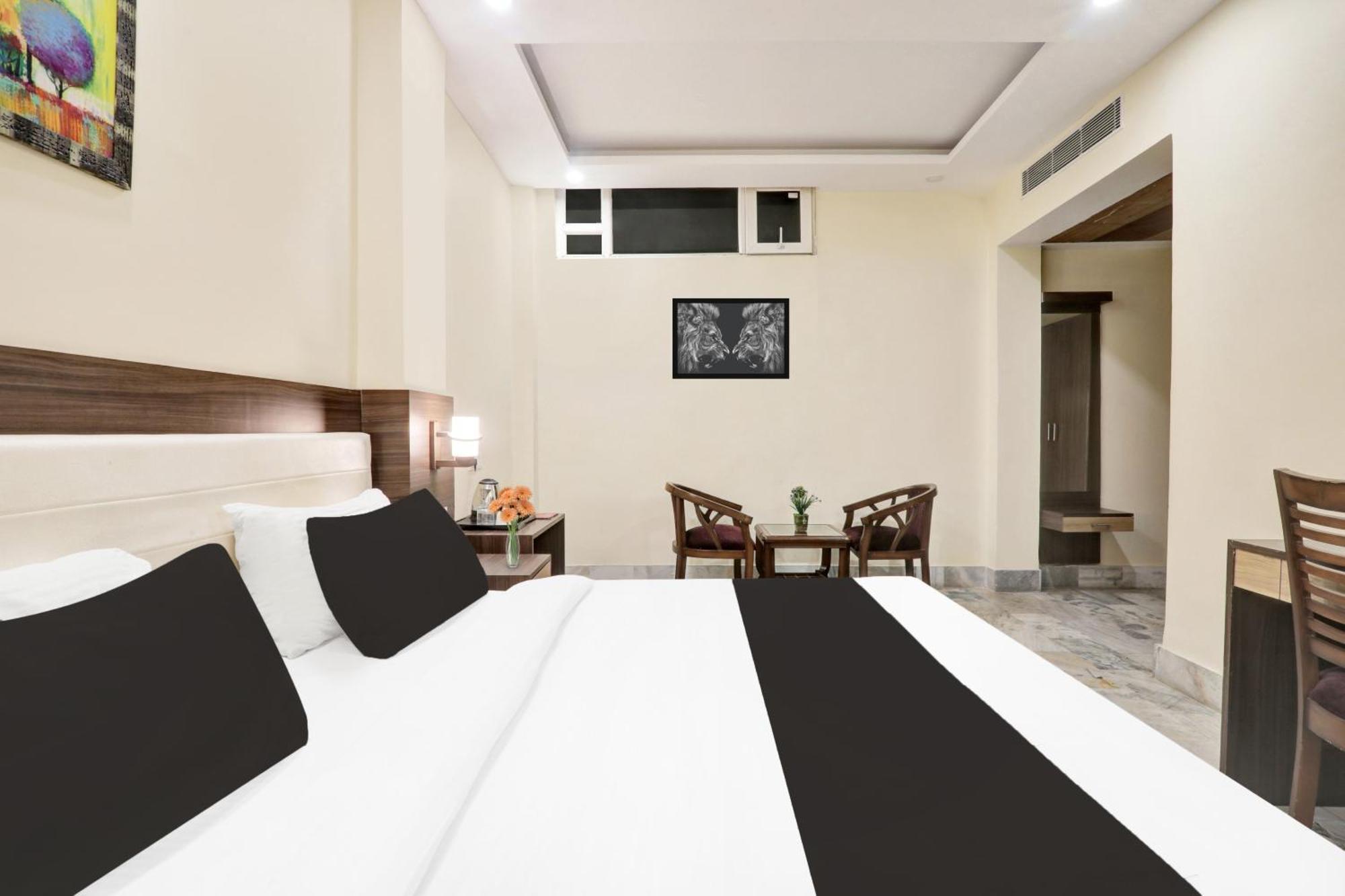 Super Townhouse Kankarbagh Formerly Kunwar Alcajars Патна Екстериор снимка