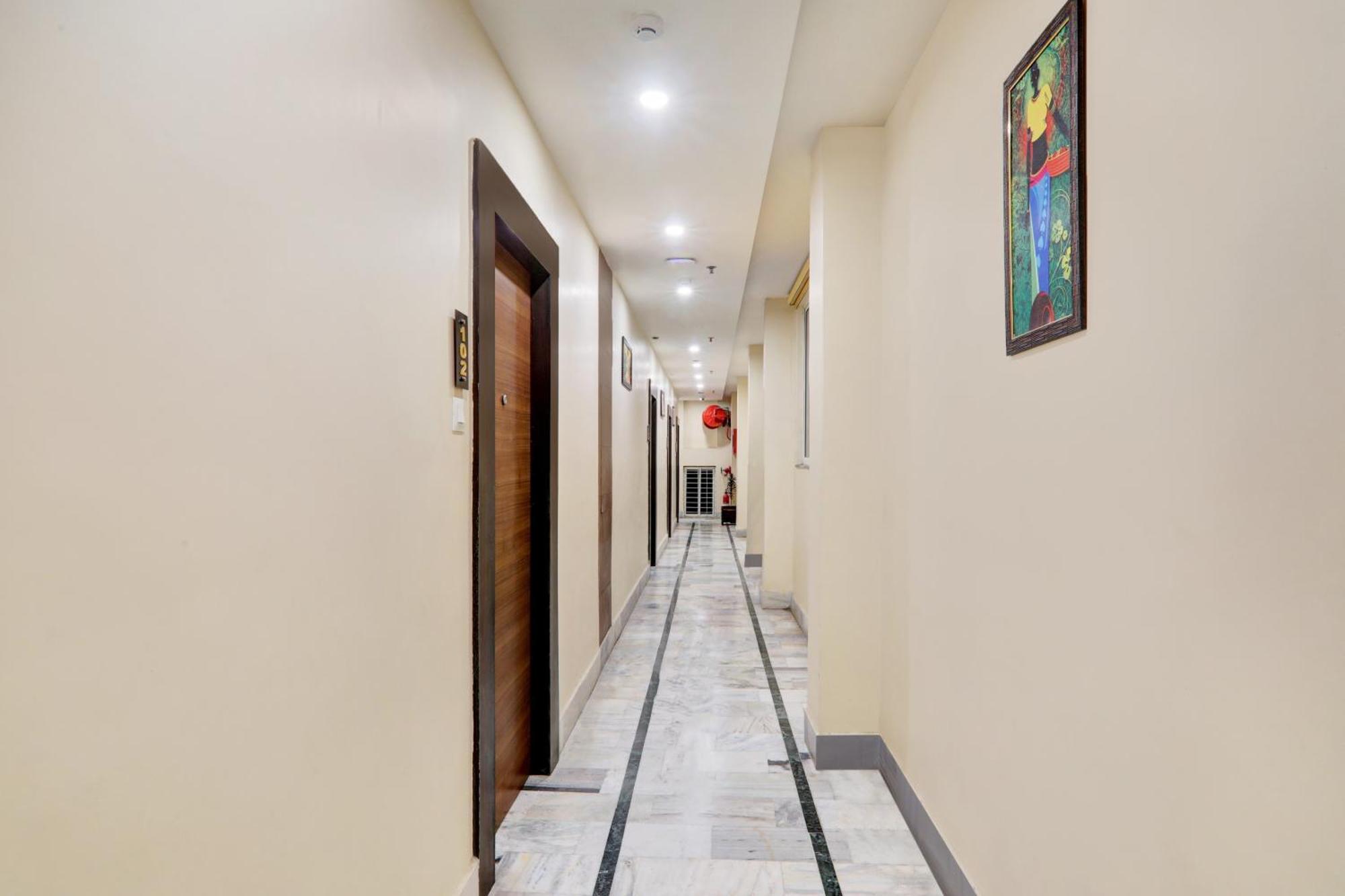 Super Townhouse Kankarbagh Formerly Kunwar Alcajars Патна Екстериор снимка