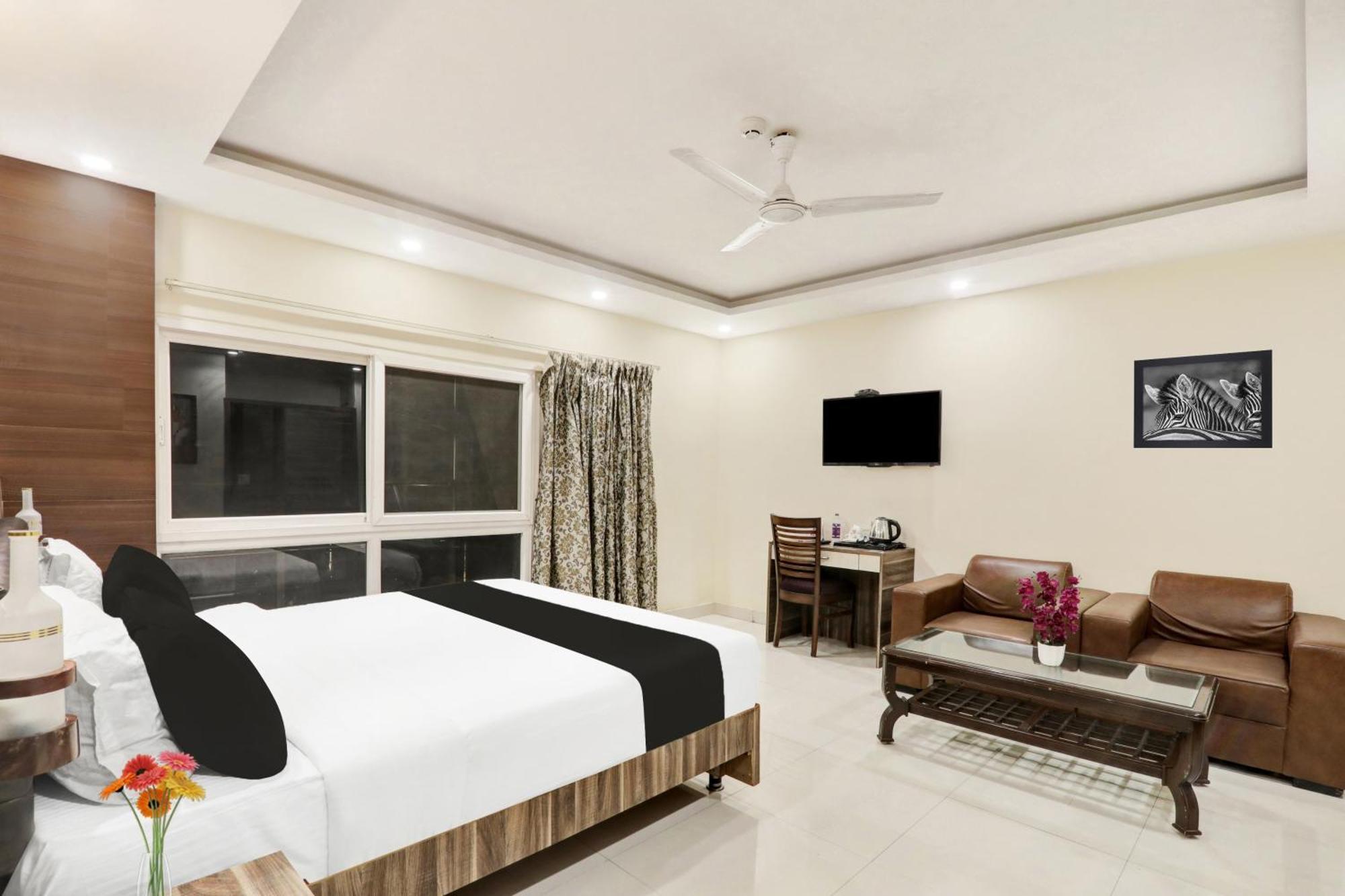 Super Townhouse Kankarbagh Formerly Kunwar Alcajars Патна Екстериор снимка