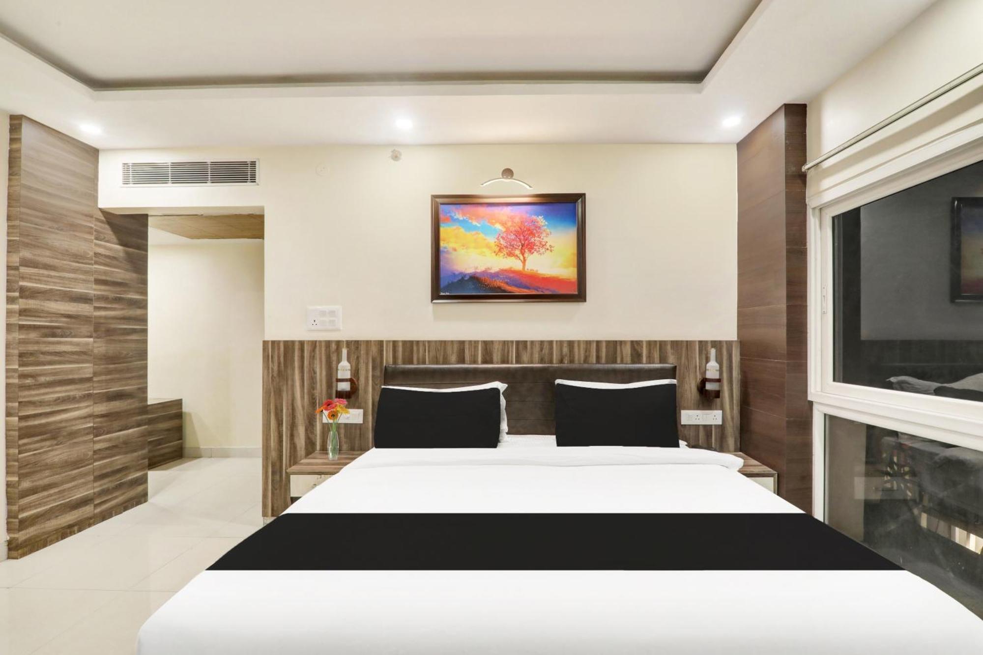 Super Townhouse Kankarbagh Formerly Kunwar Alcajars Патна Екстериор снимка