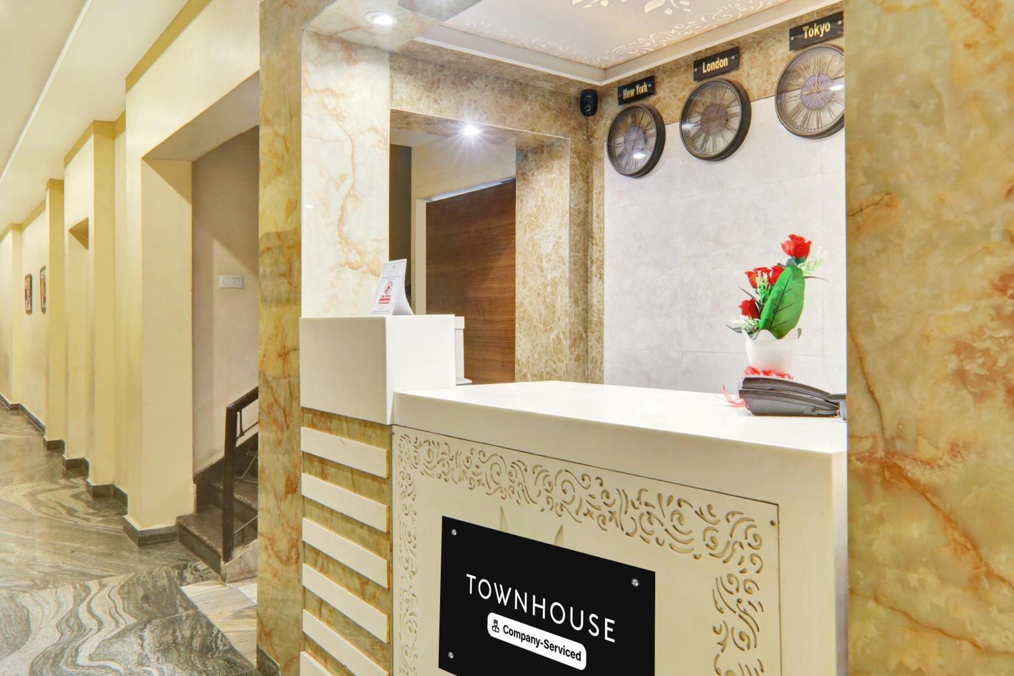 Super Townhouse Kankarbagh Formerly Kunwar Alcajars Патна Екстериор снимка