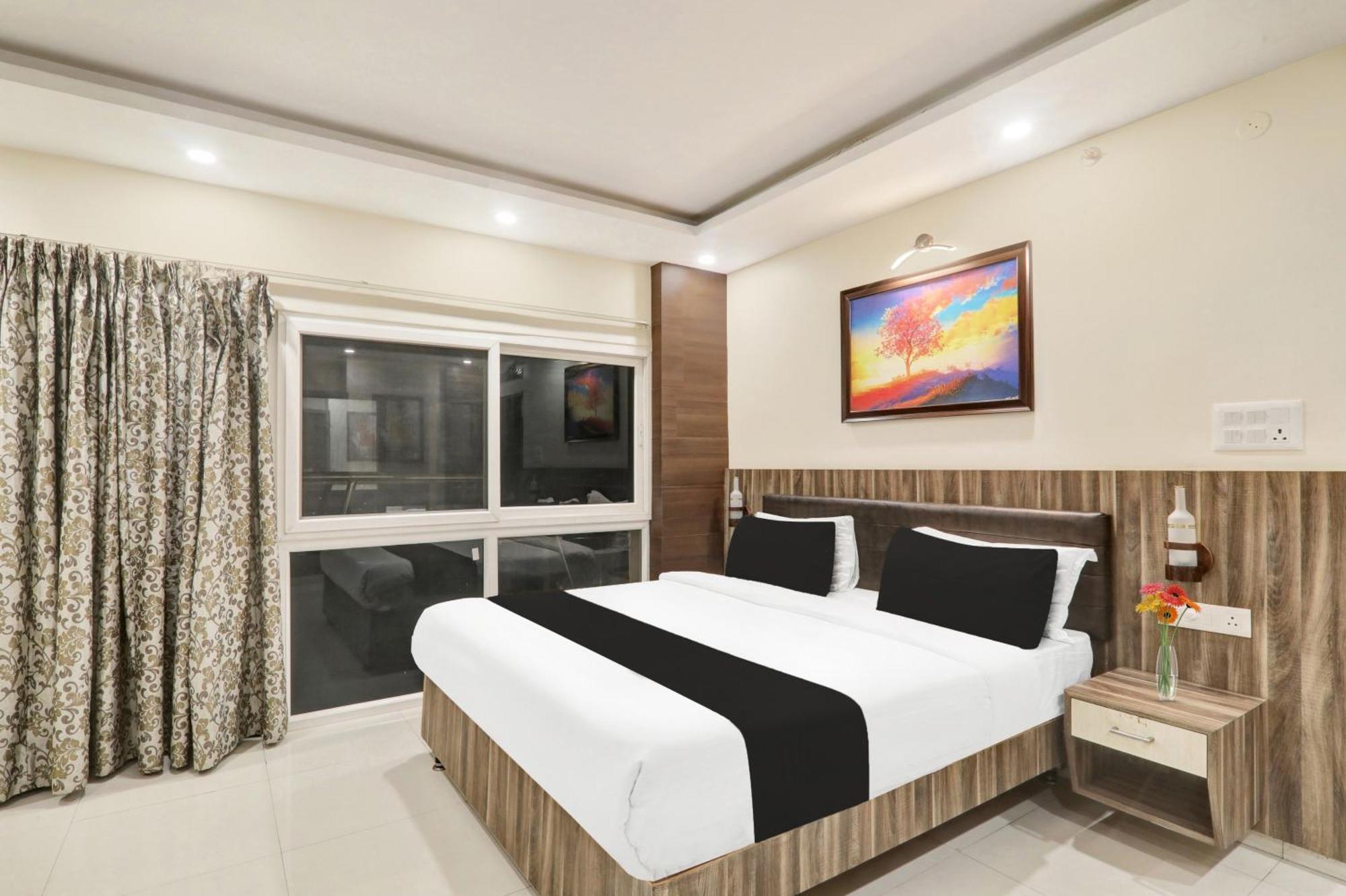 Super Townhouse Kankarbagh Formerly Kunwar Alcajars Патна Екстериор снимка