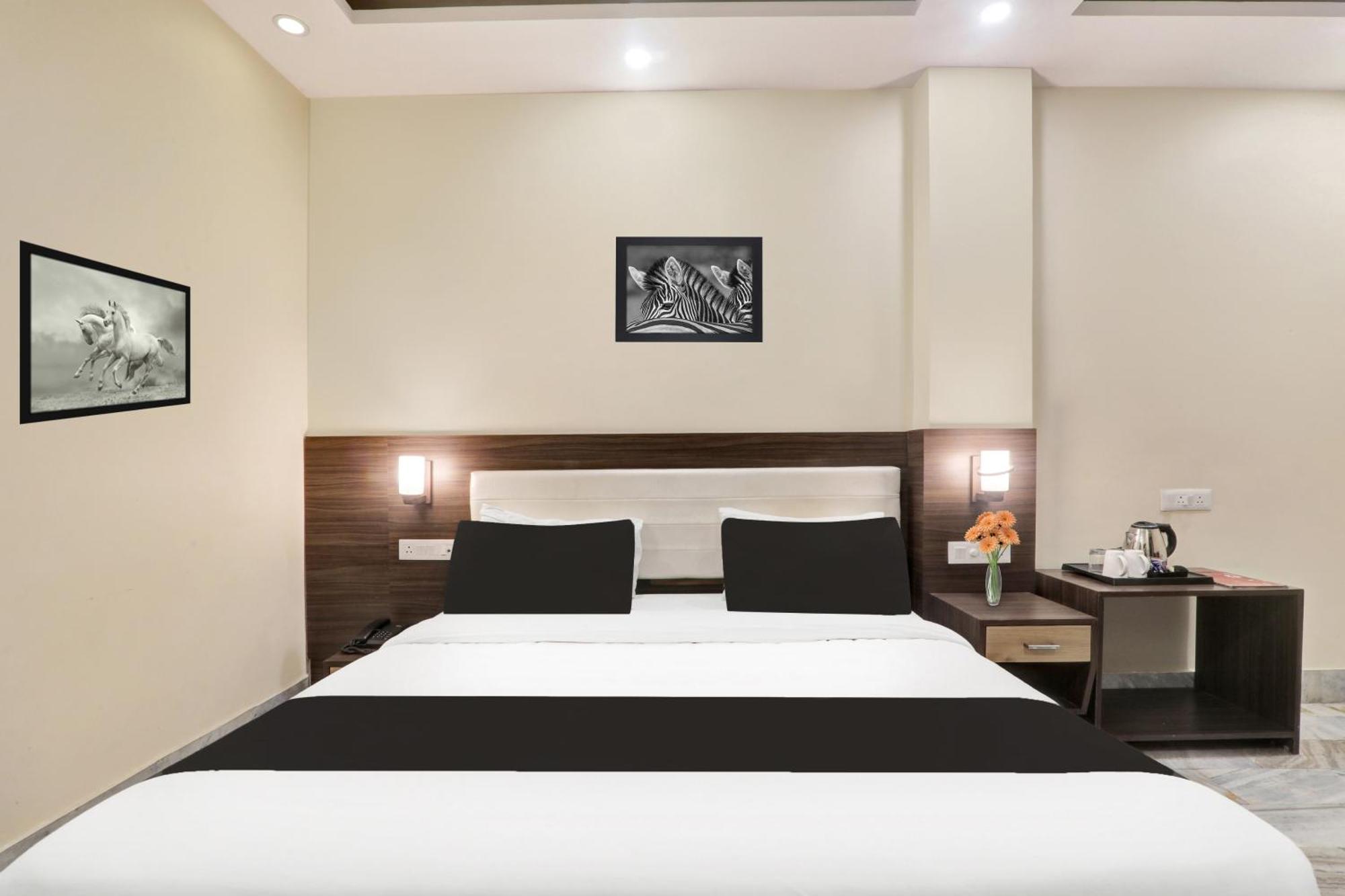 Super Townhouse Kankarbagh Formerly Kunwar Alcajars Патна Екстериор снимка